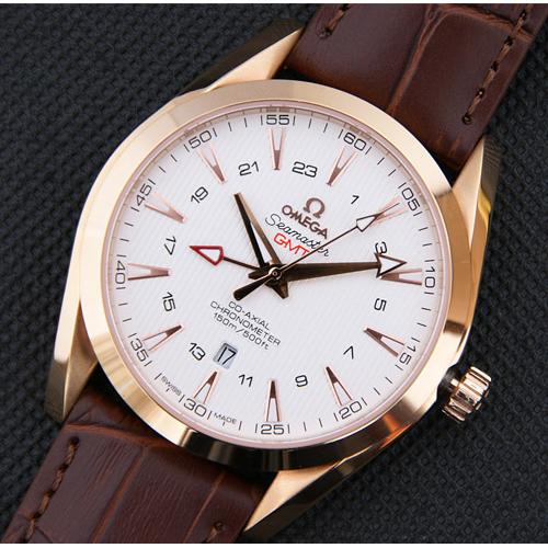 高仿欧米茄Omega-海马系列 GMT双时区 18 k 玫瑰金电镀壳 白色表盘 棕色皮表带 亚洲2836机芯手表